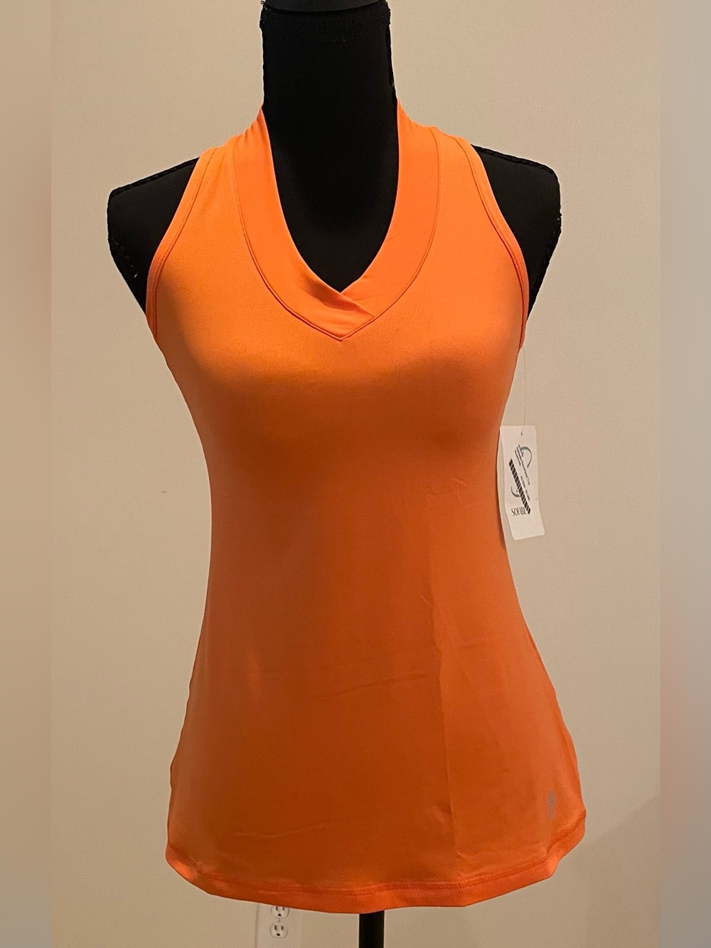 NWT Women's Sofibella Size XS  V-Neck Tennis Tank Top in Nectarine
